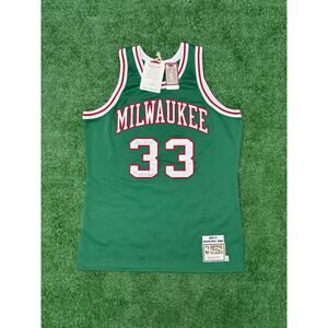 Mitchell & Ness Kareem Abdul-Jabbar 1970-71 Signed Milwaukee Jersey SZ 44 Large